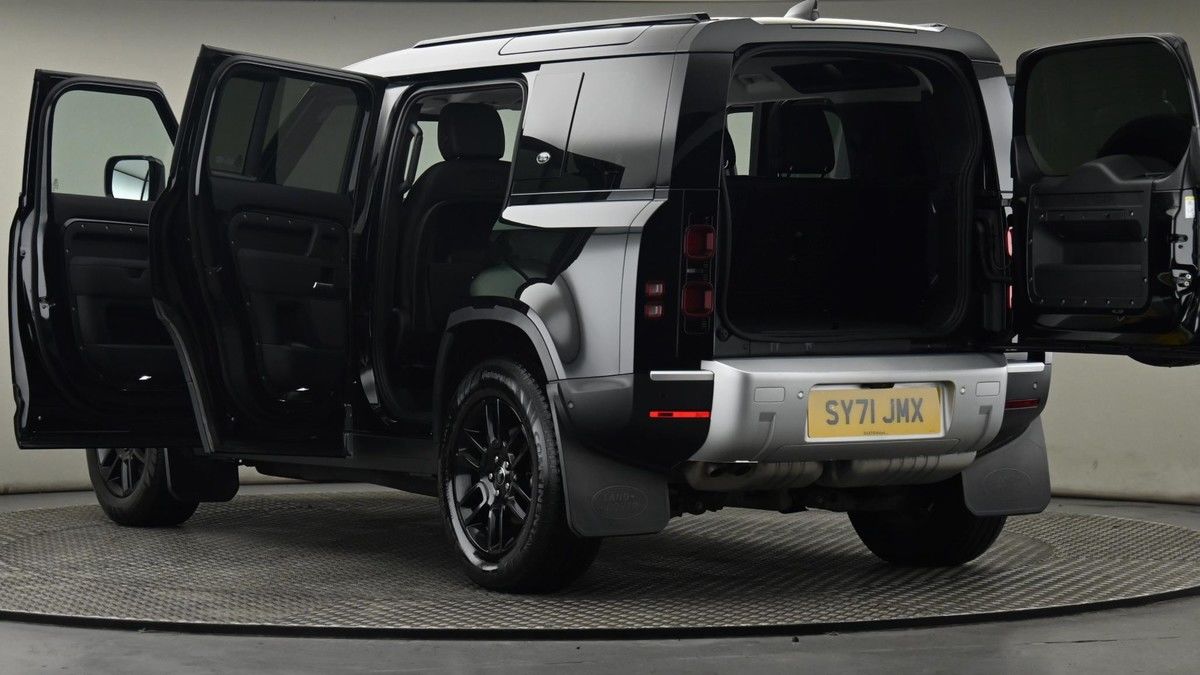 More views of Land Rover Defender 110