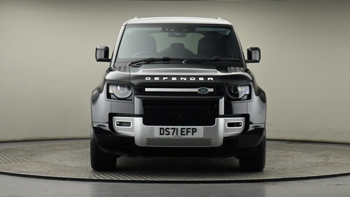 Land Rover Defender 110 Image 21