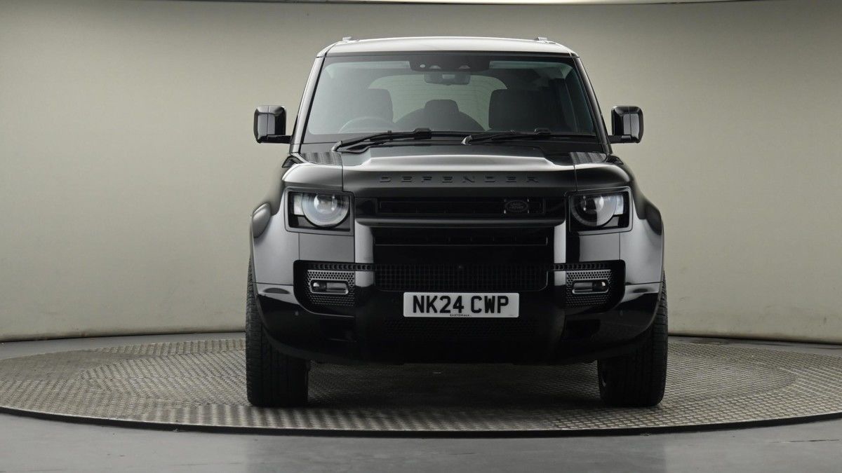 Land Rover Defender 110 Image 21