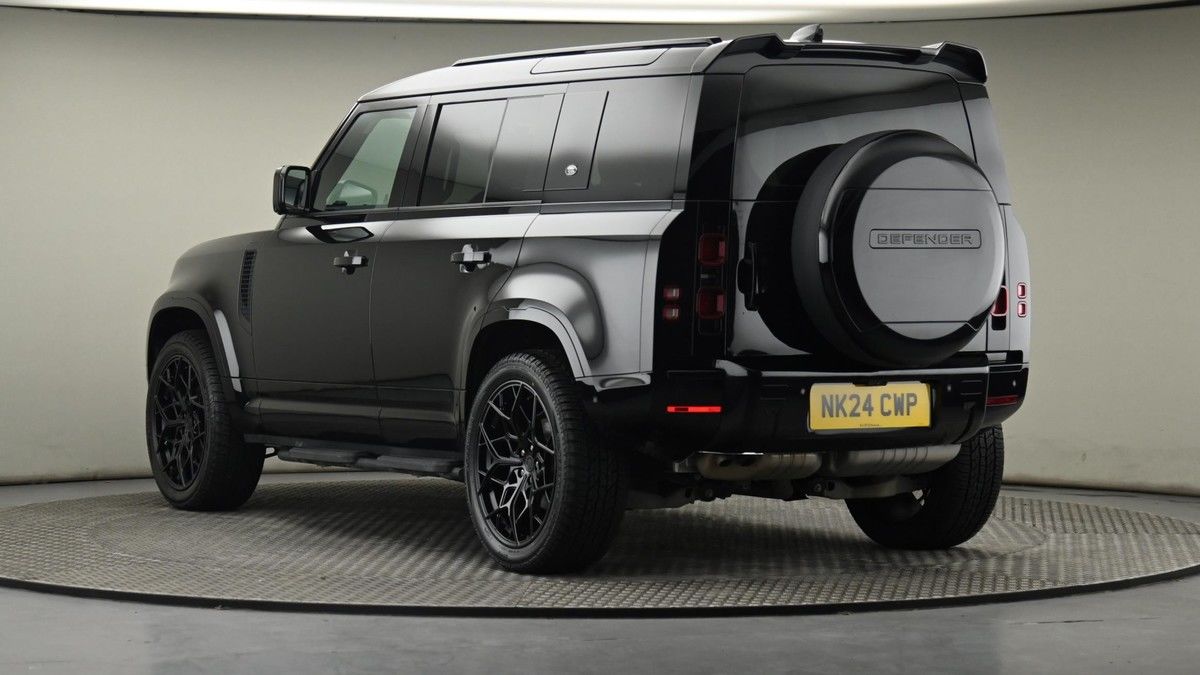 Land Rover Defender 110 Image 24