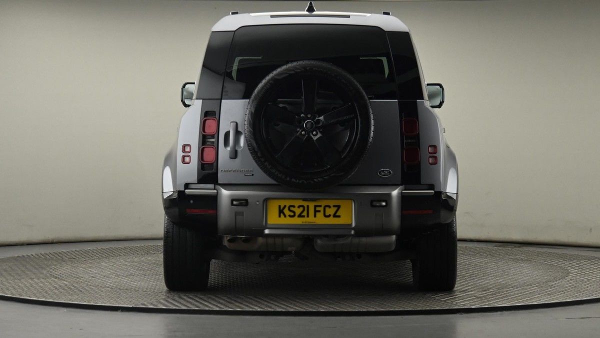 Land Rover Defender 110 Image 25