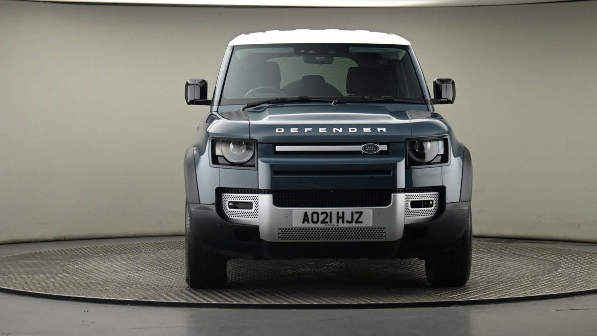 Land Rover Defender 110 Image 21