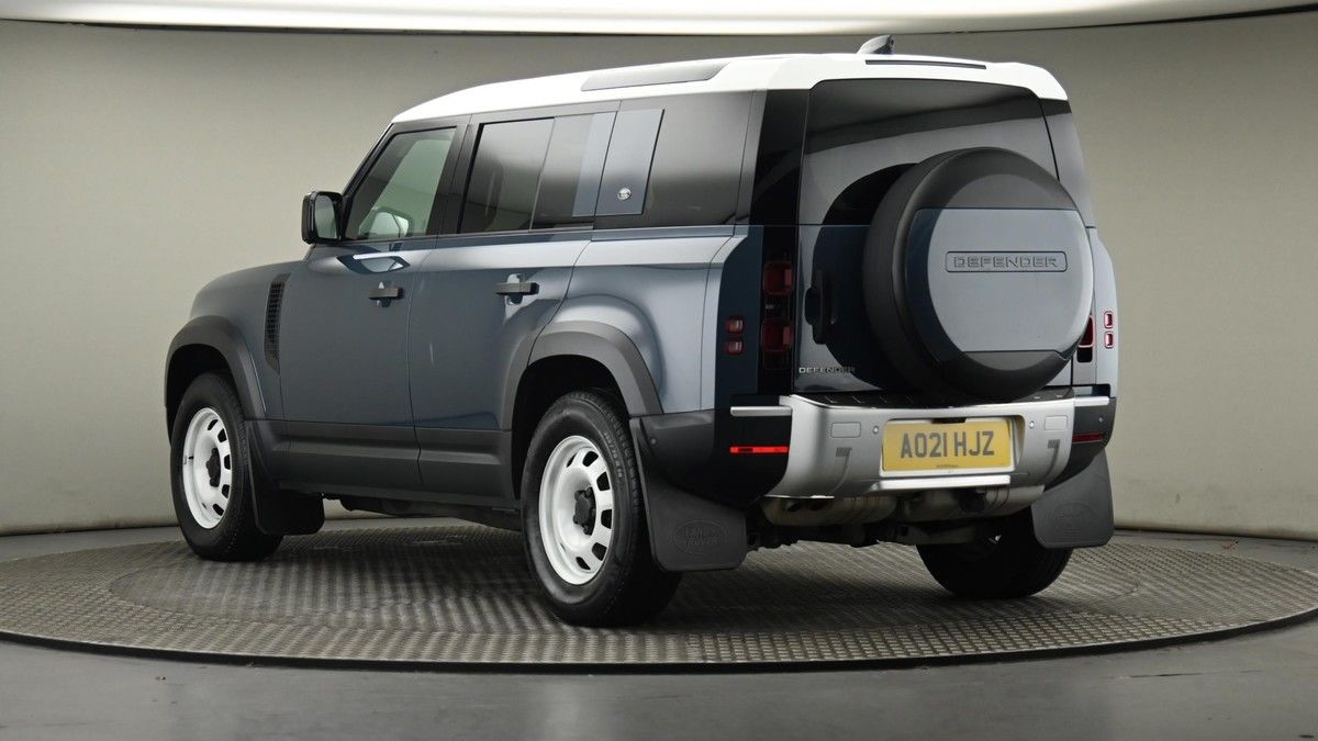 Land Rover Defender 110 Image 24