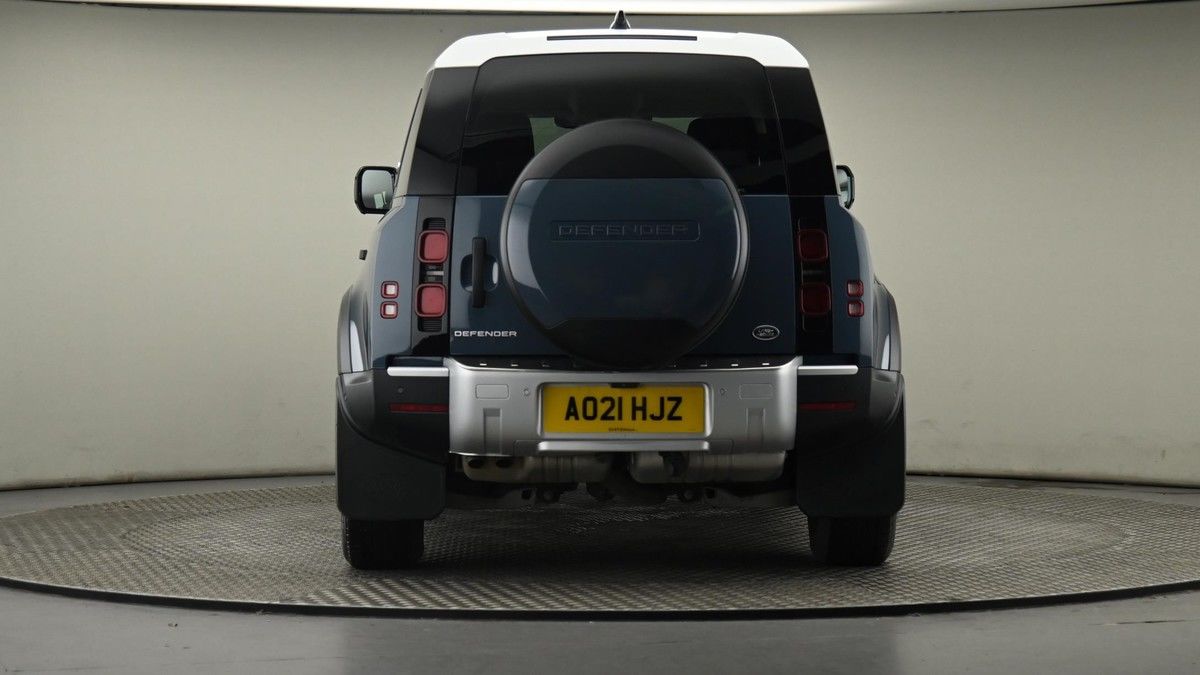 Land Rover Defender 110 Image 25