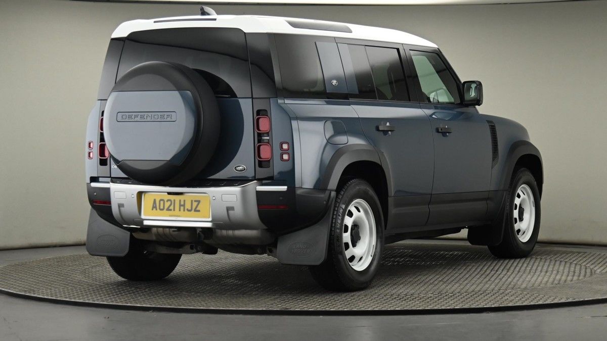 Land Rover Defender 110 Image 26