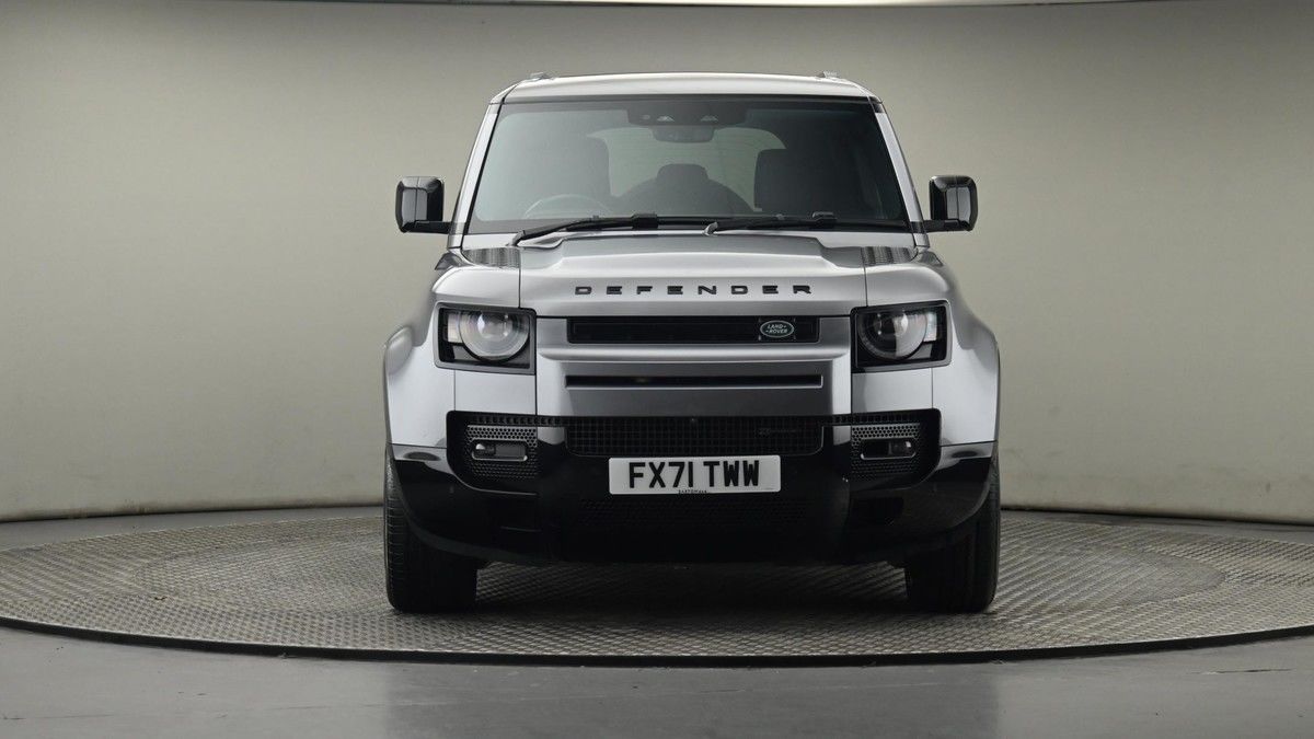 Land Rover Defender 110 Image 21