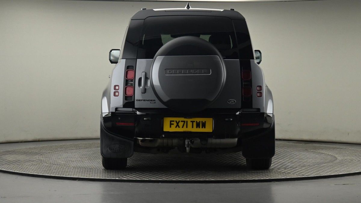 Land Rover Defender 110 Image 25