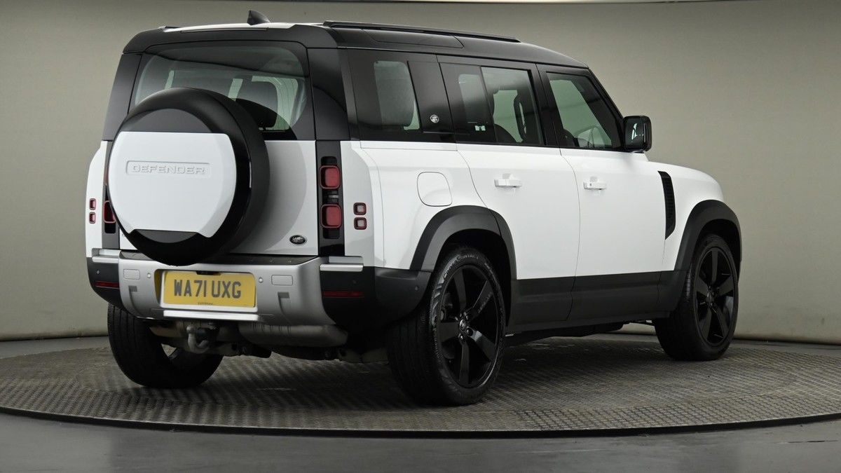 Land Rover Defender 110 Image 26