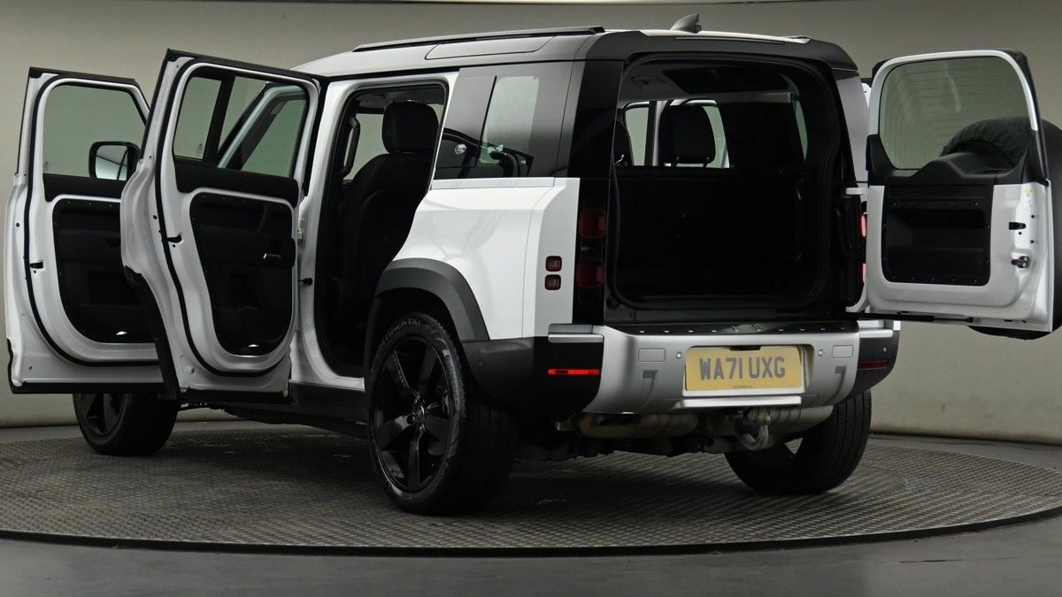 More views of Land Rover Defender 110