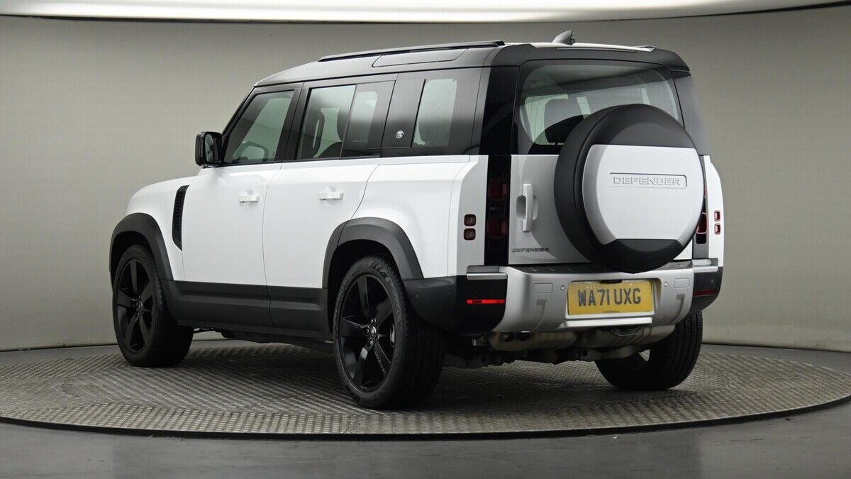 Land Rover Defender 110 Image 24