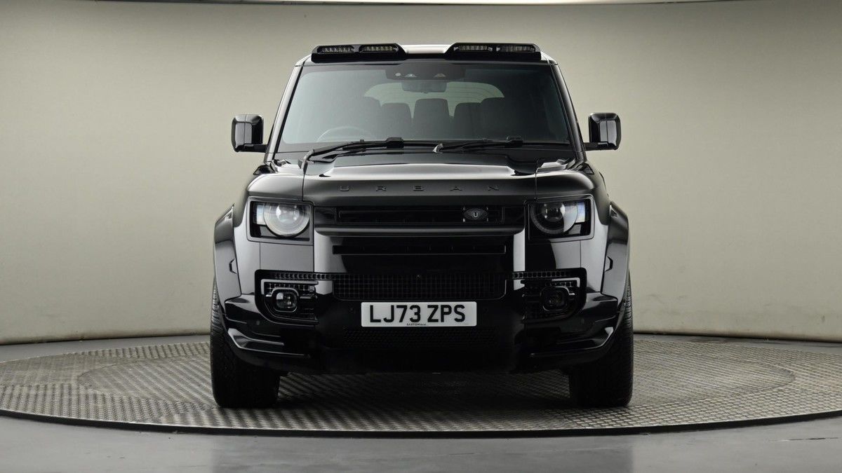 Land Rover Defender 110 Image 9