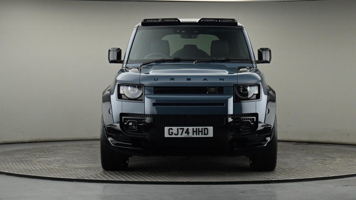 Land Rover Defender 110 Image 21