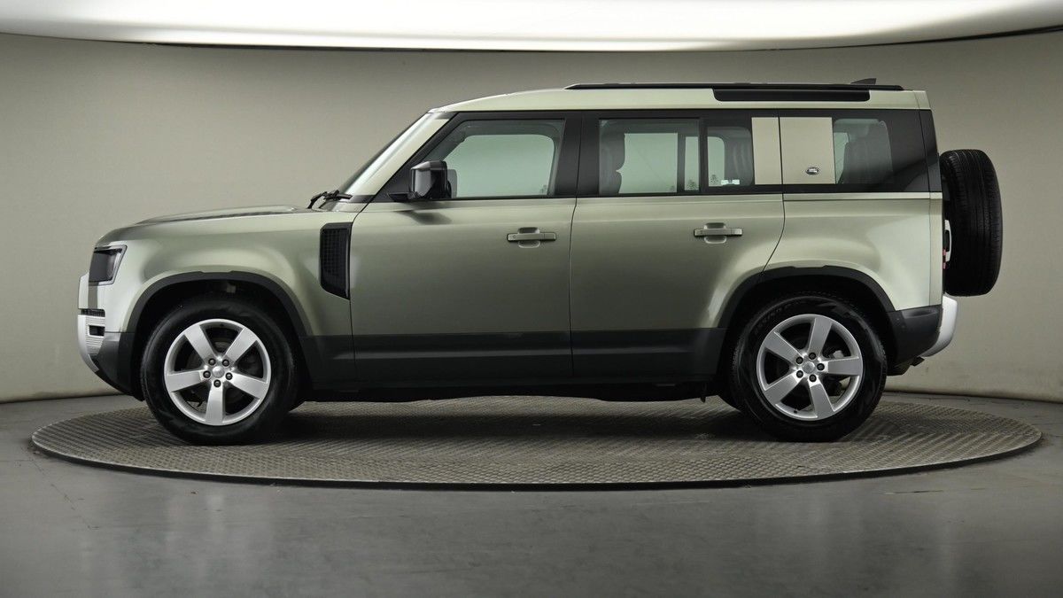 Land Rover Defender 110 Image 23