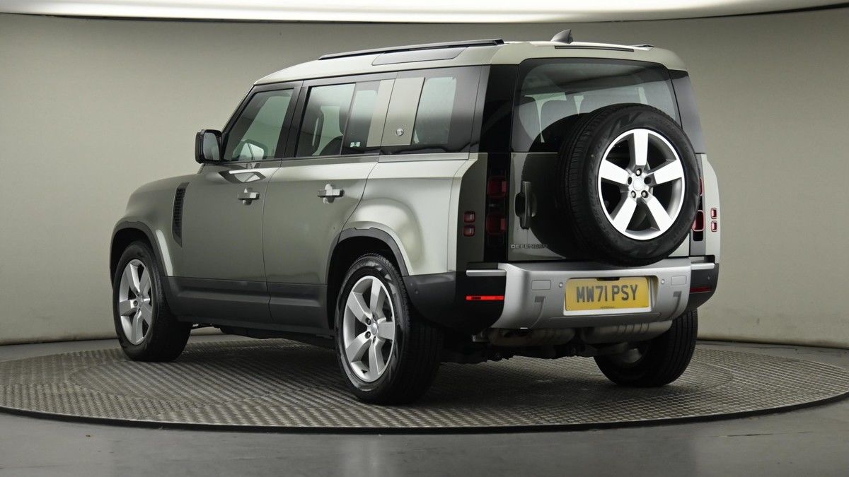 Land Rover Defender 110 Image 24