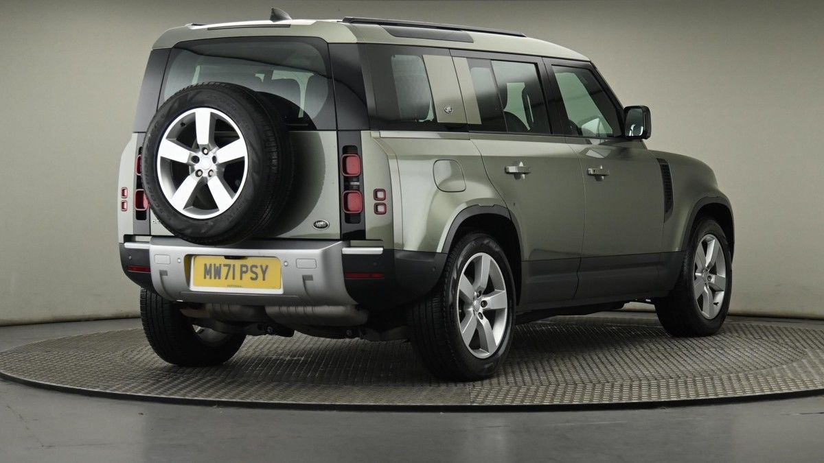 Land Rover Defender 110 Image 26