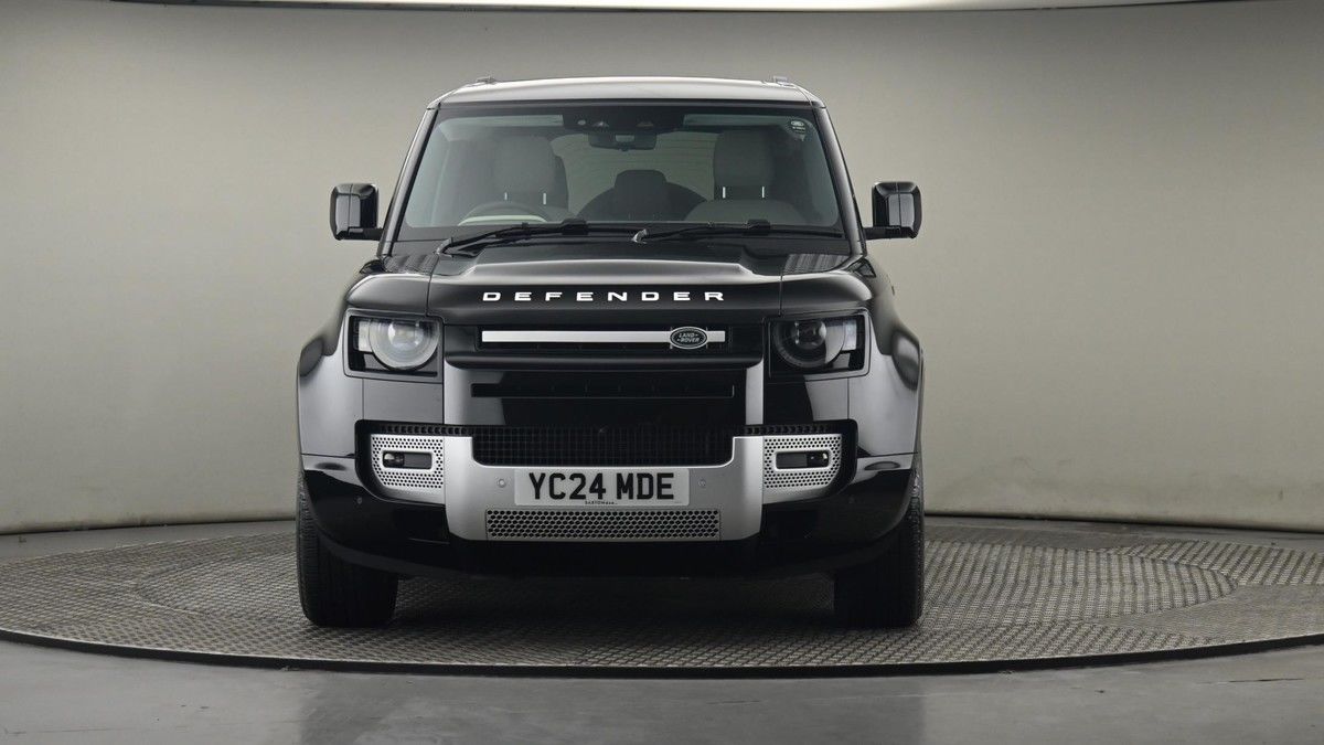 Land Rover Defender 110 Image 21