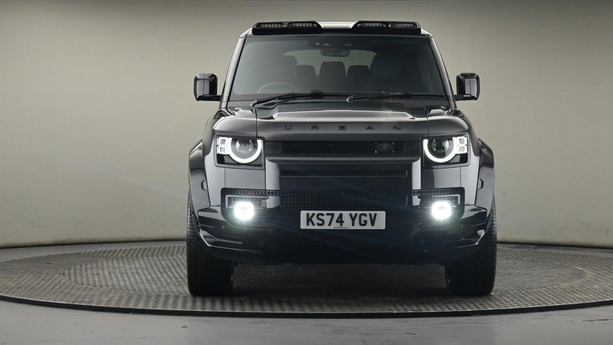 Land Rover Defender 110 Image 21