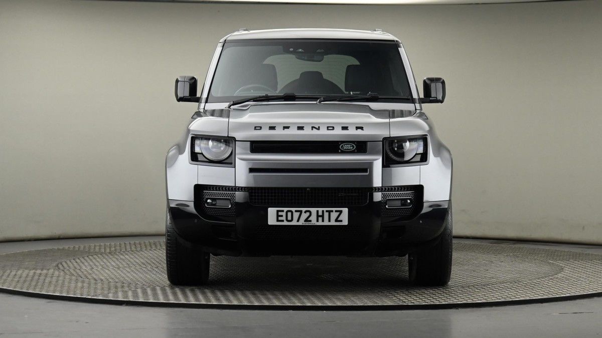 Land Rover Defender 110 Image 21