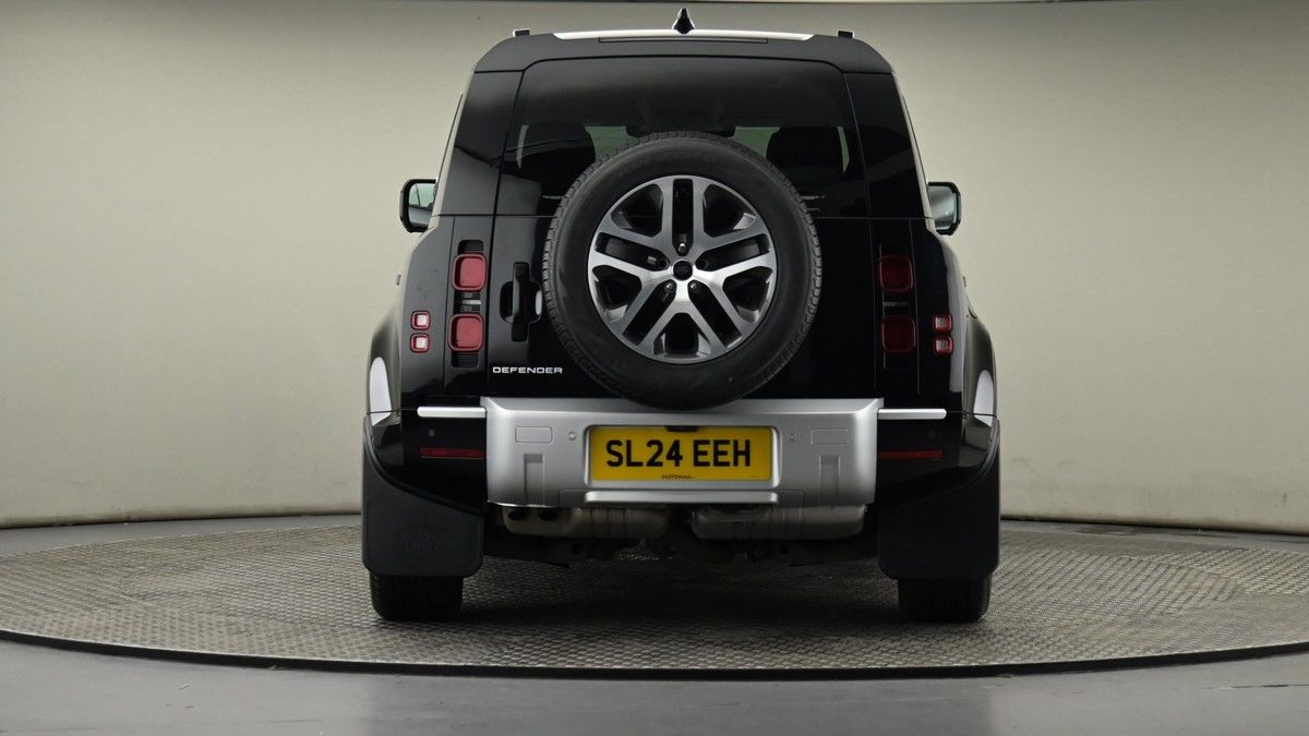 Land Rover Defender 110 Image 25