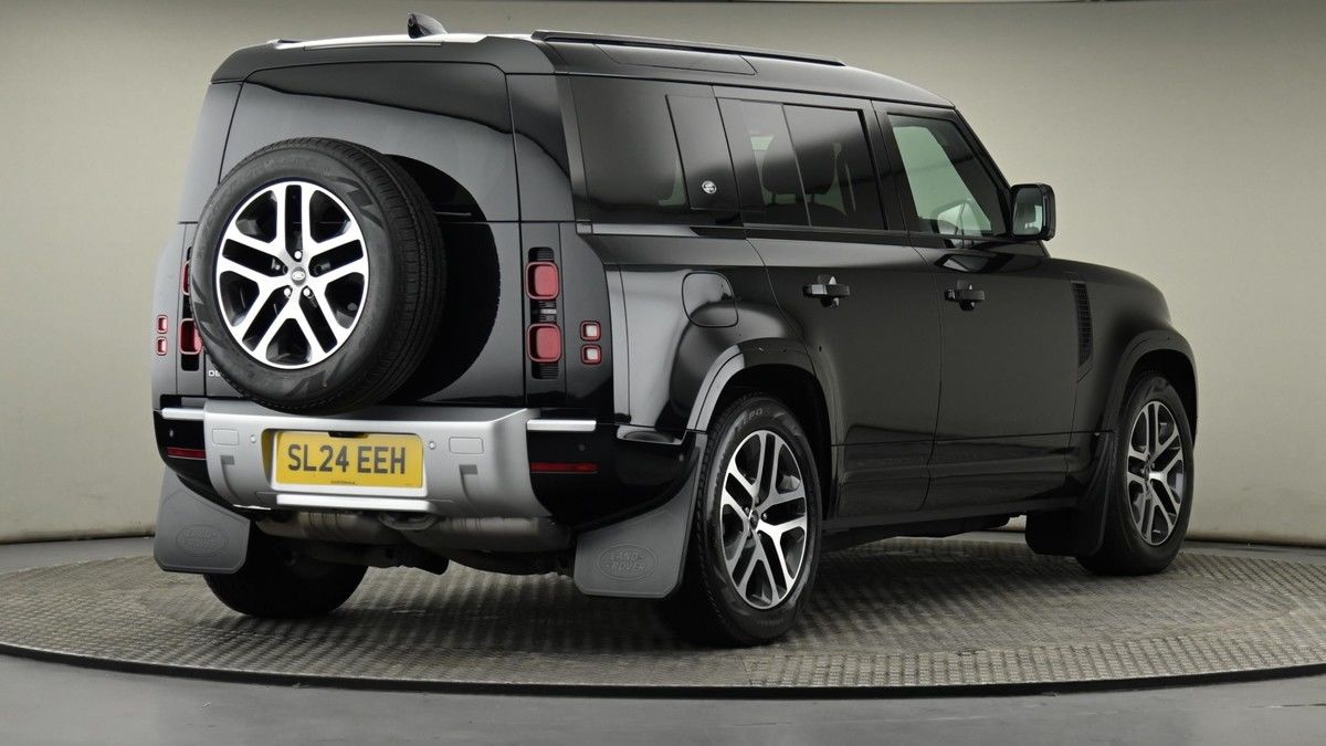 Land Rover Defender 110 Image 26