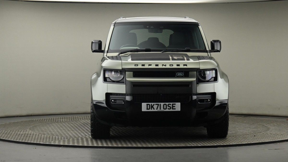 Land Rover Defender 110 Image 21