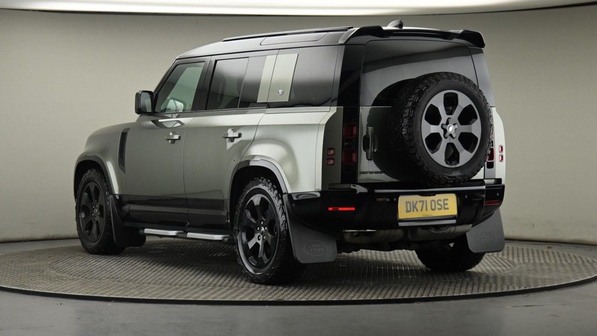 Land Rover Defender 110 Image 24