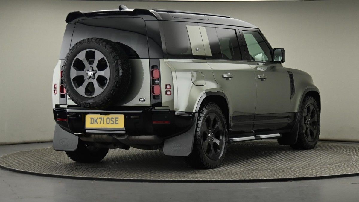 Land Rover Defender 110 Image 26