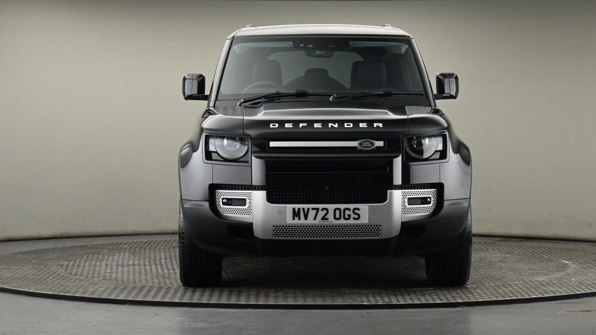 Land Rover Defender 110 Image 21