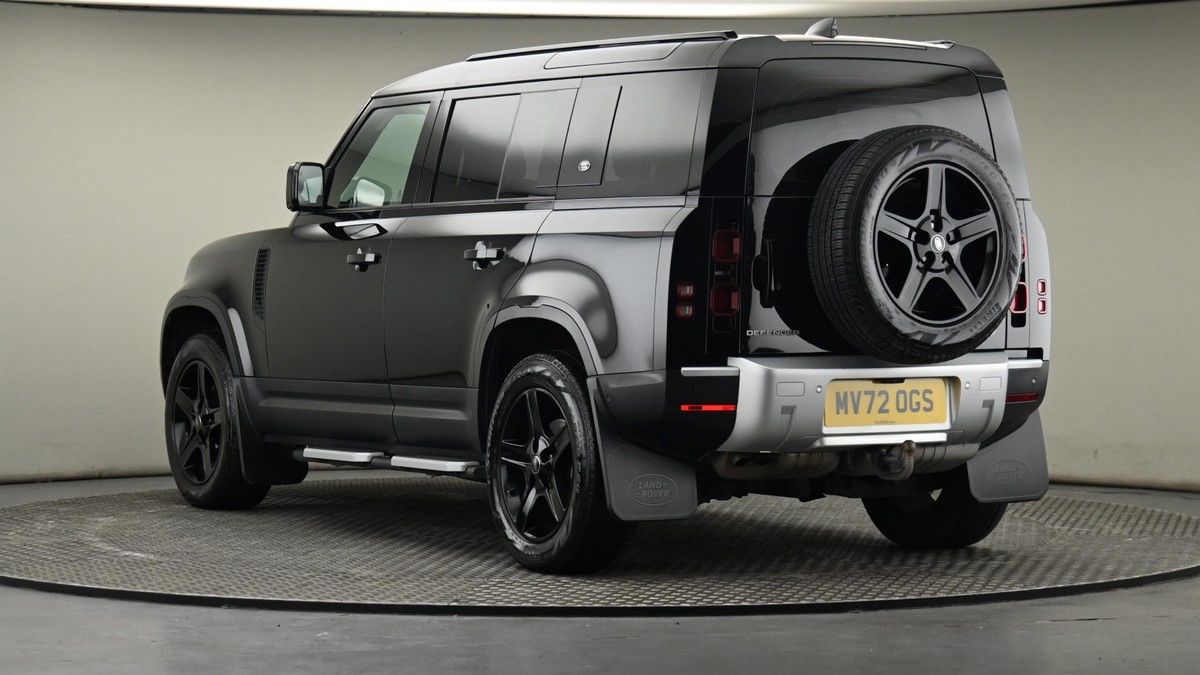 Land Rover Defender 110 Image 24