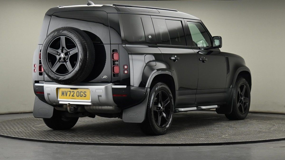 Land Rover Defender 110 Image 26