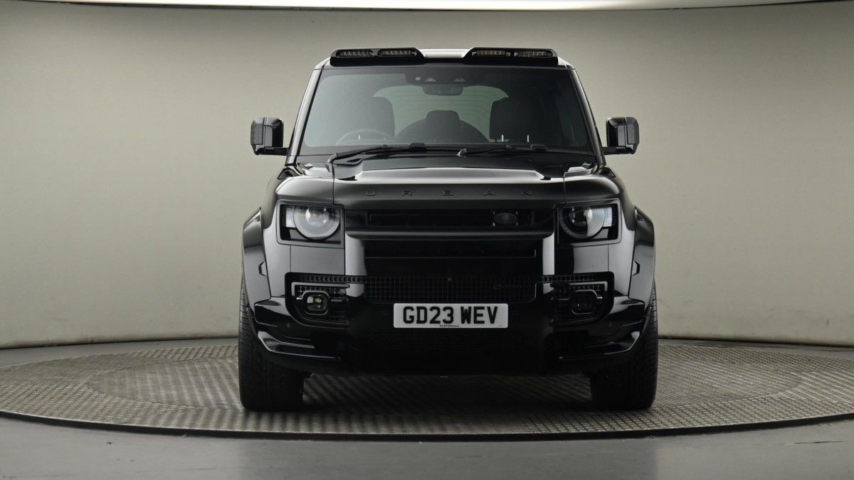 Land Rover Defender 110 Image 21