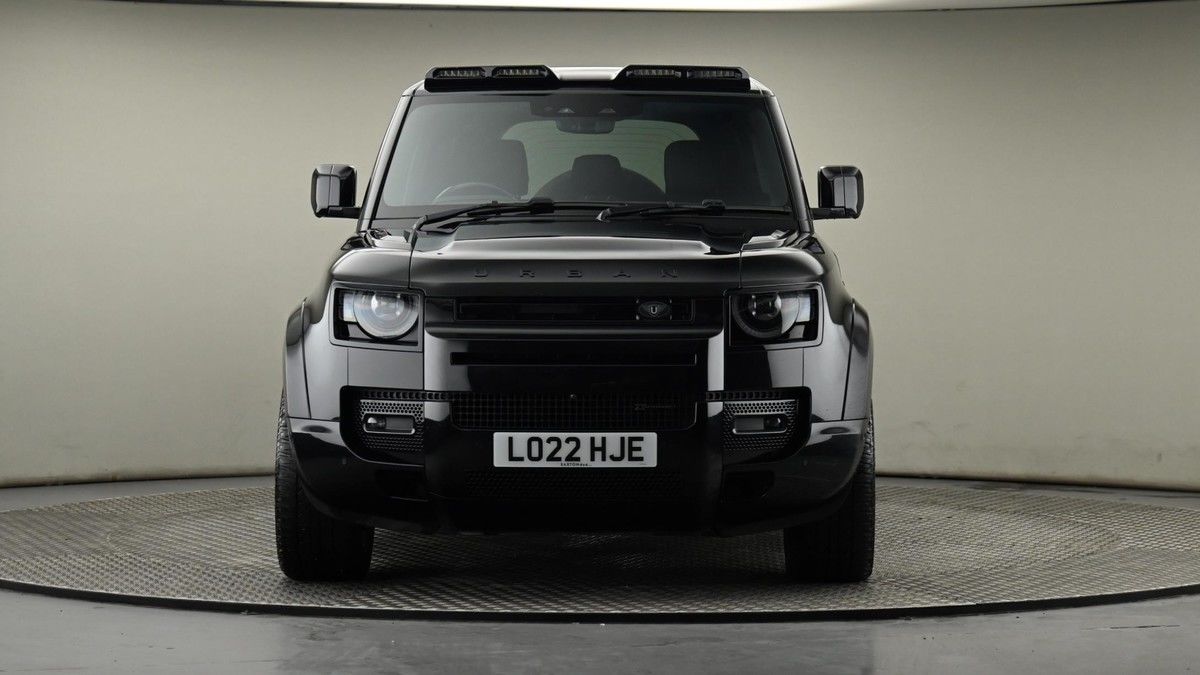 Land Rover Defender 110 Image 21