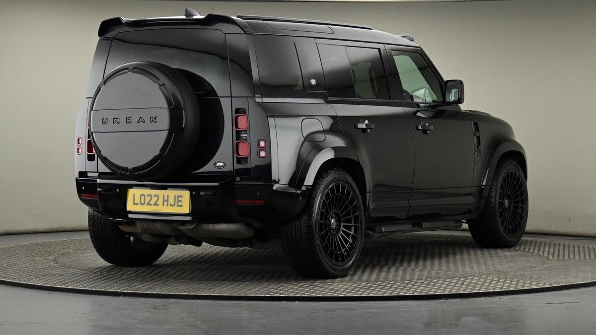 Land Rover Defender 110 Image 26