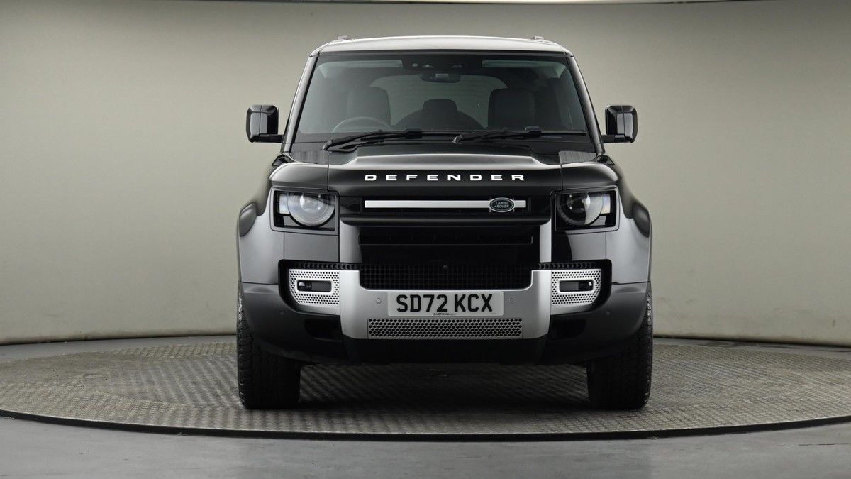 Land Rover Defender 110 Image 21