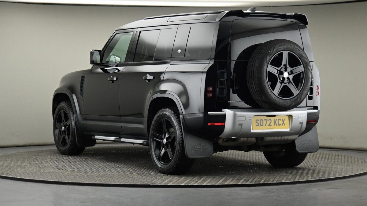 Land Rover Defender 110 Image 24