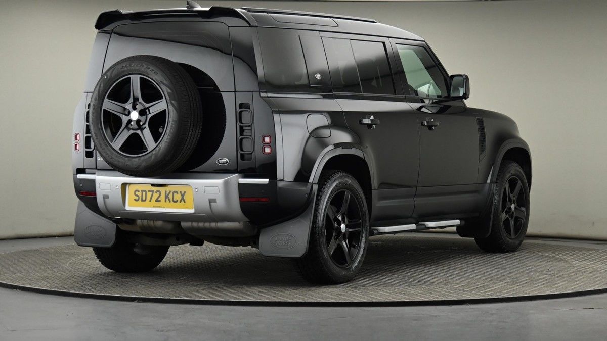 Land Rover Defender 110 Image 26