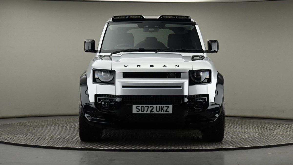 Land Rover Defender 110 Image 21