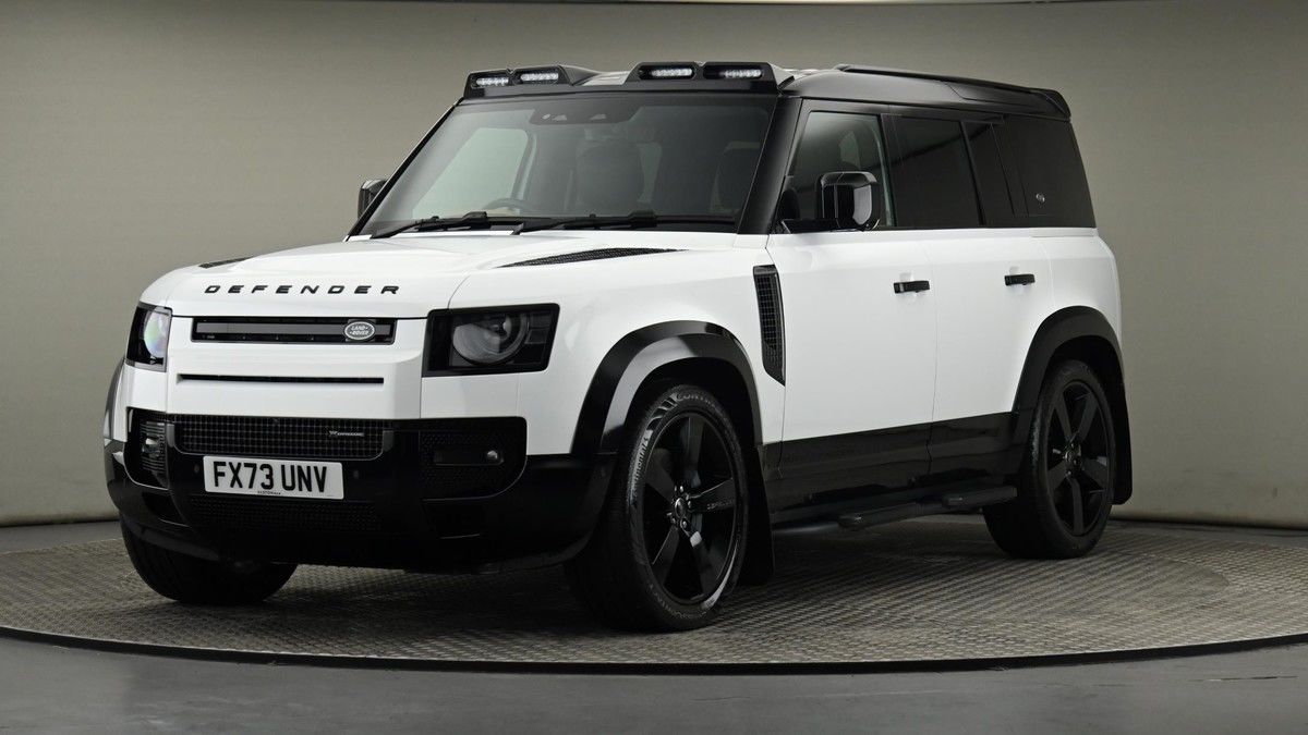 Land Rover Defender 110 Image 22