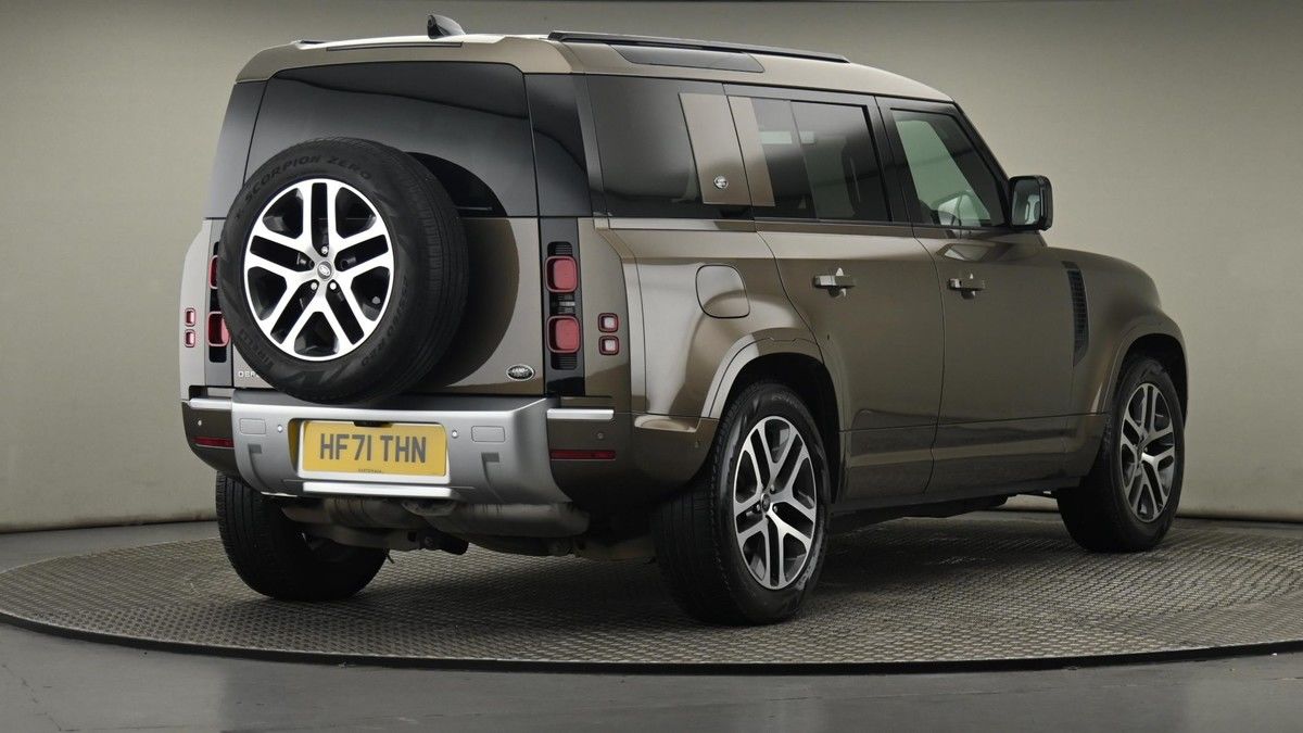 Land Rover Defender 110 Image 26