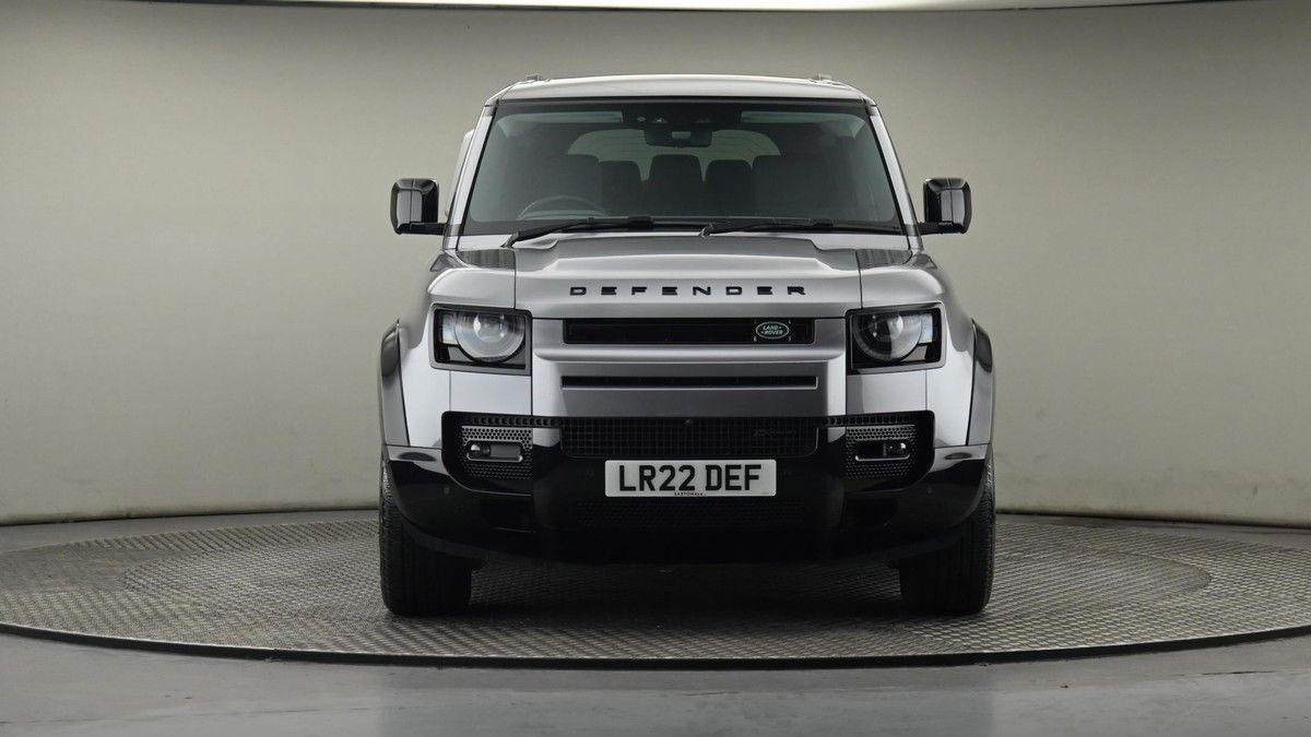 Land Rover Defender 110 Image 21