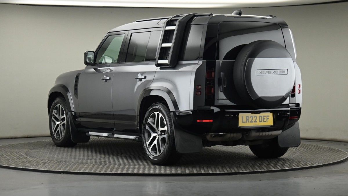 Land Rover Defender 110 Image 24