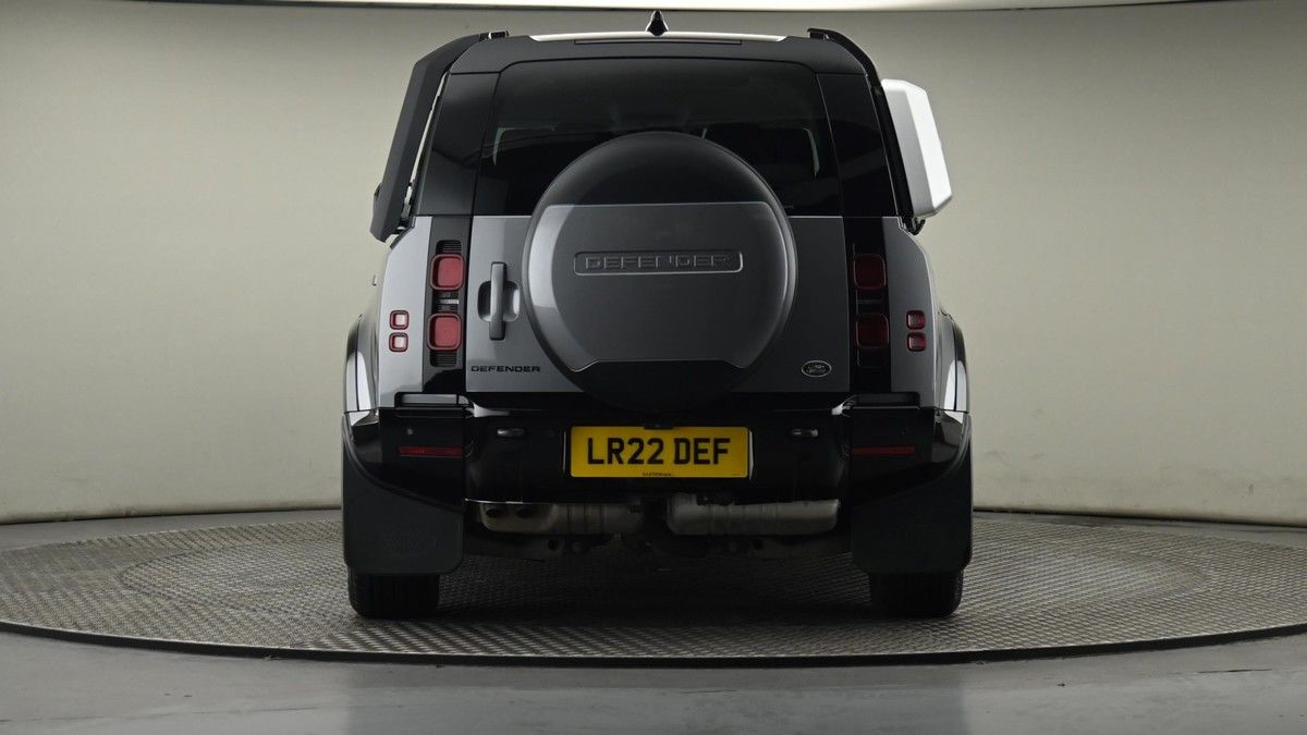 Land Rover Defender 110 Image 25