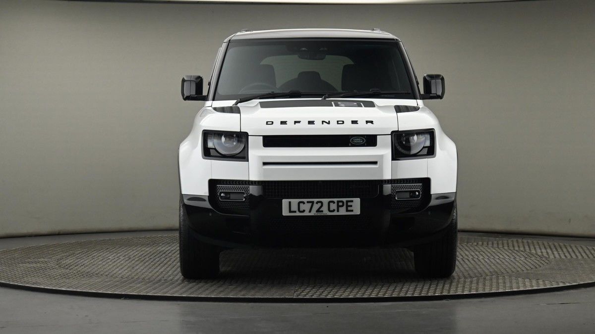 Land Rover Defender 110 Image 21