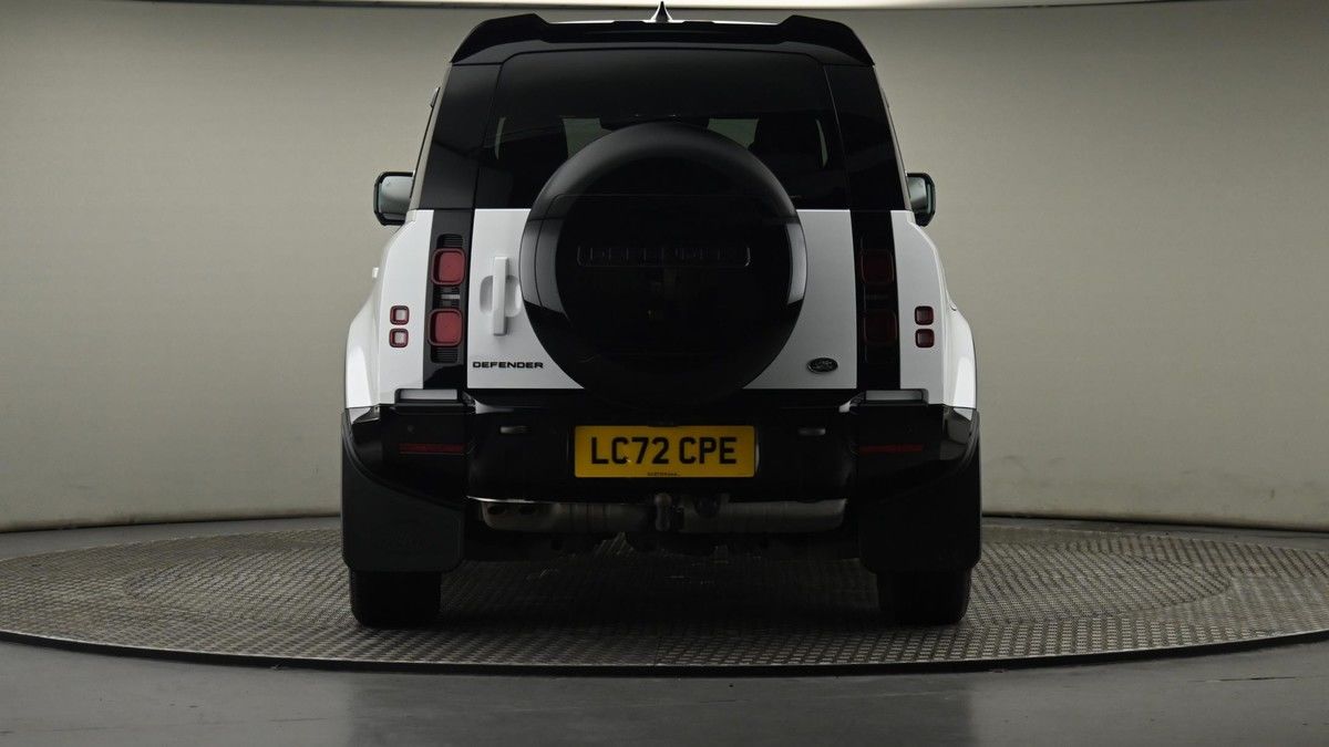 Land Rover Defender 110 Image 25