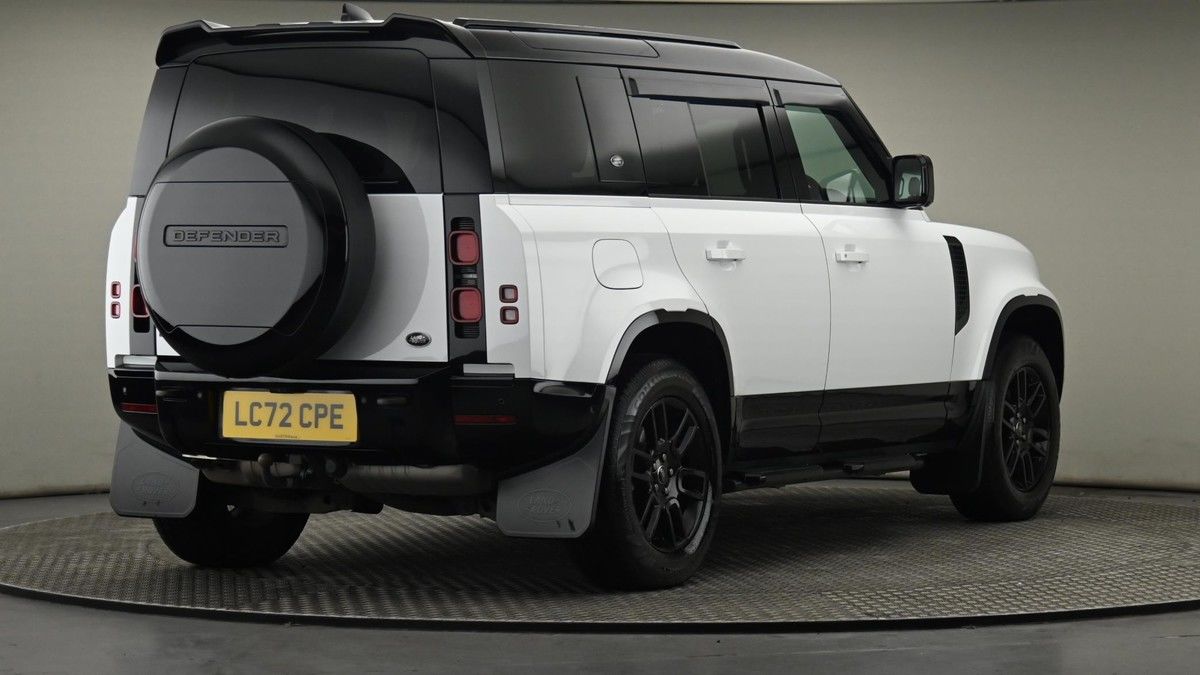 Land Rover Defender 110 Image 26