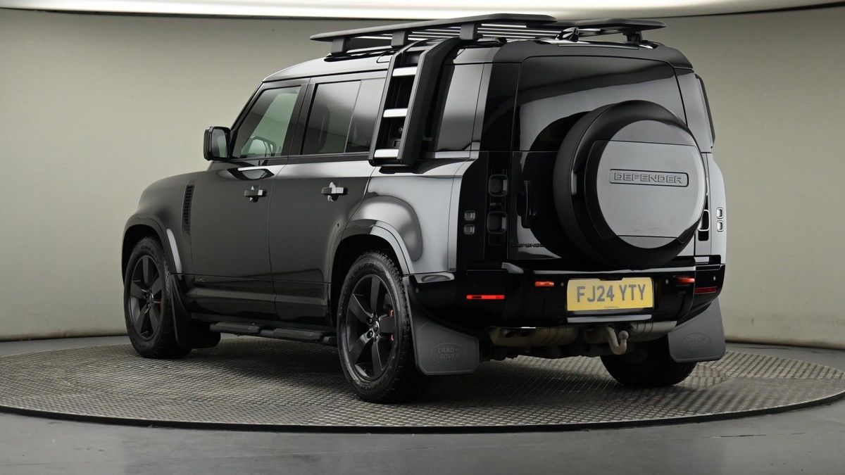 Land Rover Defender 110 Image 24