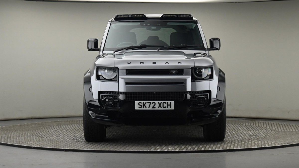 Land Rover Defender 110 Image 21