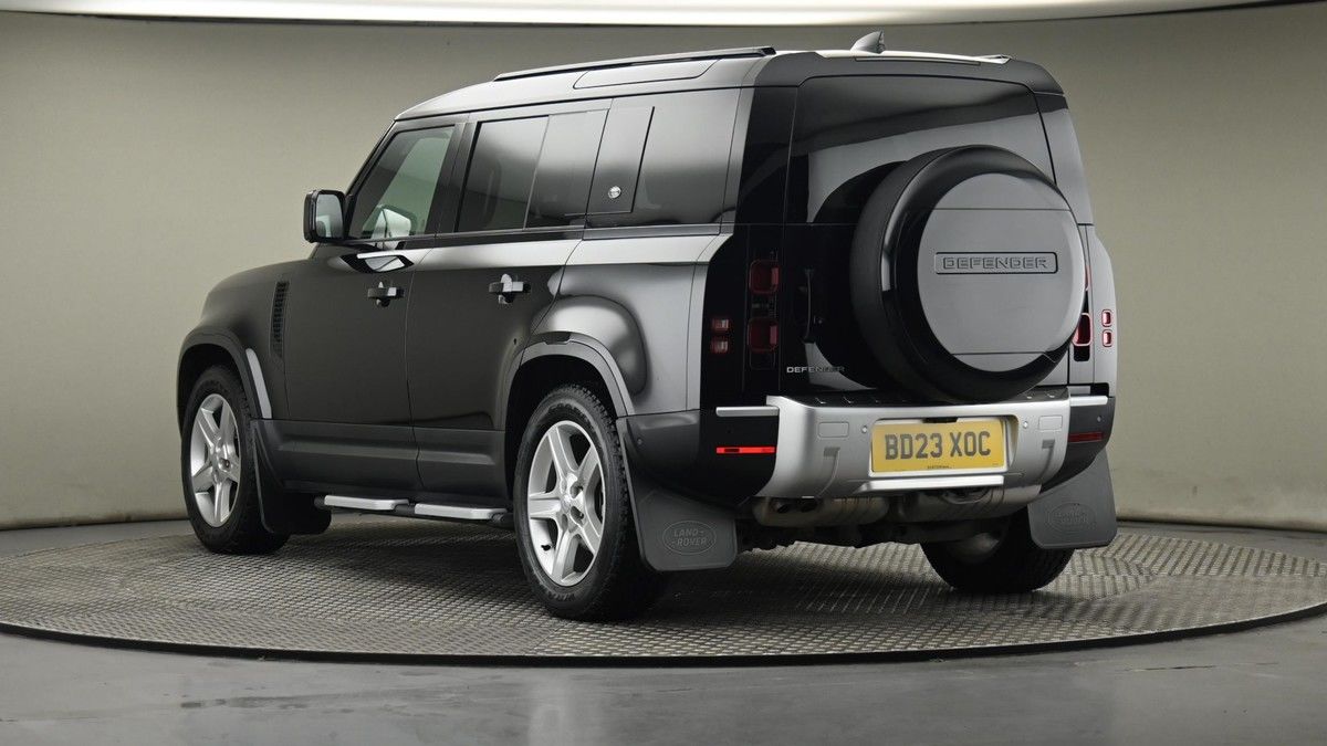 Land Rover Defender 110 Image 24