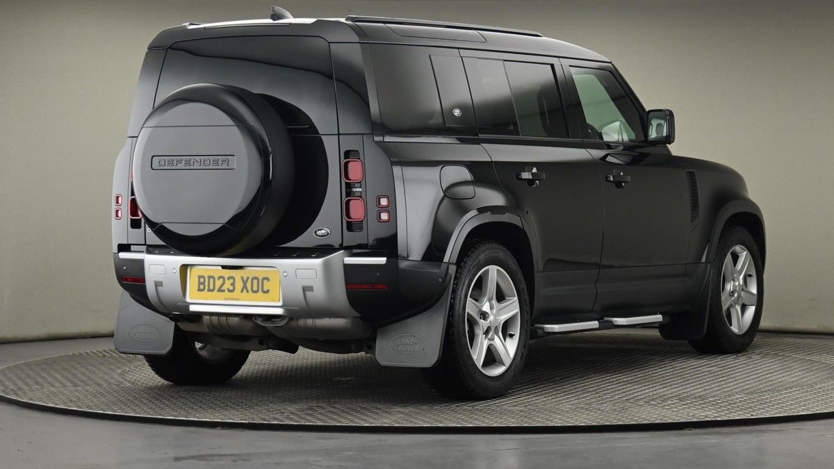 Land Rover Defender 110 Image 26