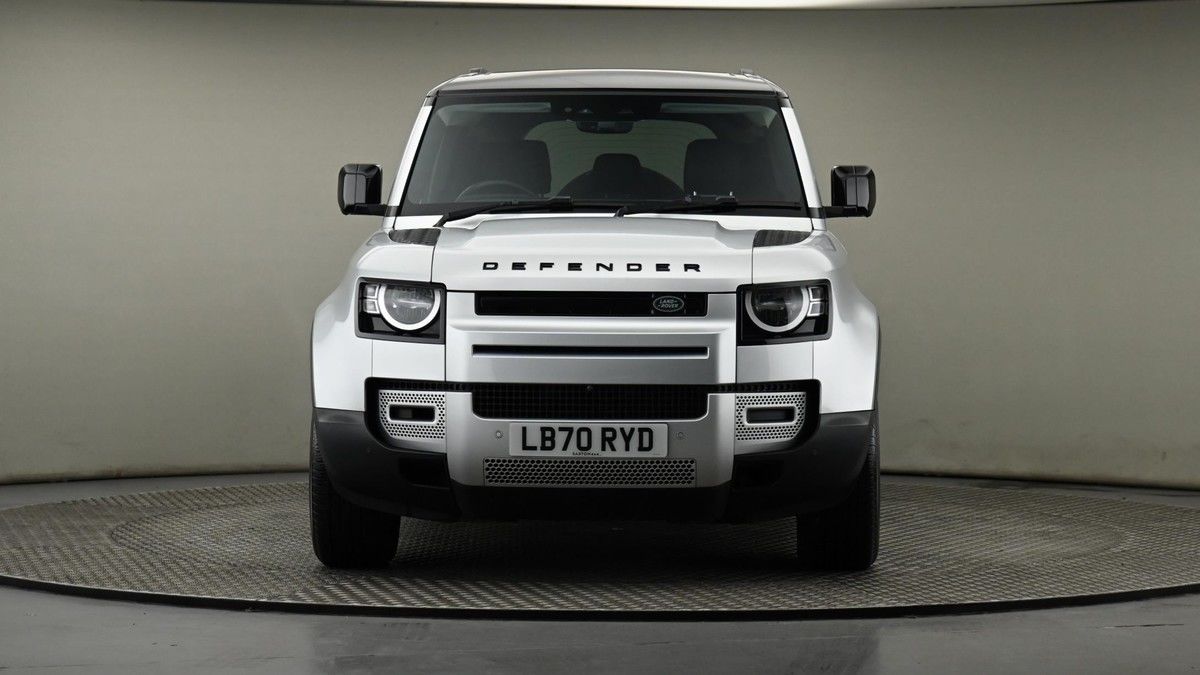 Land Rover Defender 110 Image 21